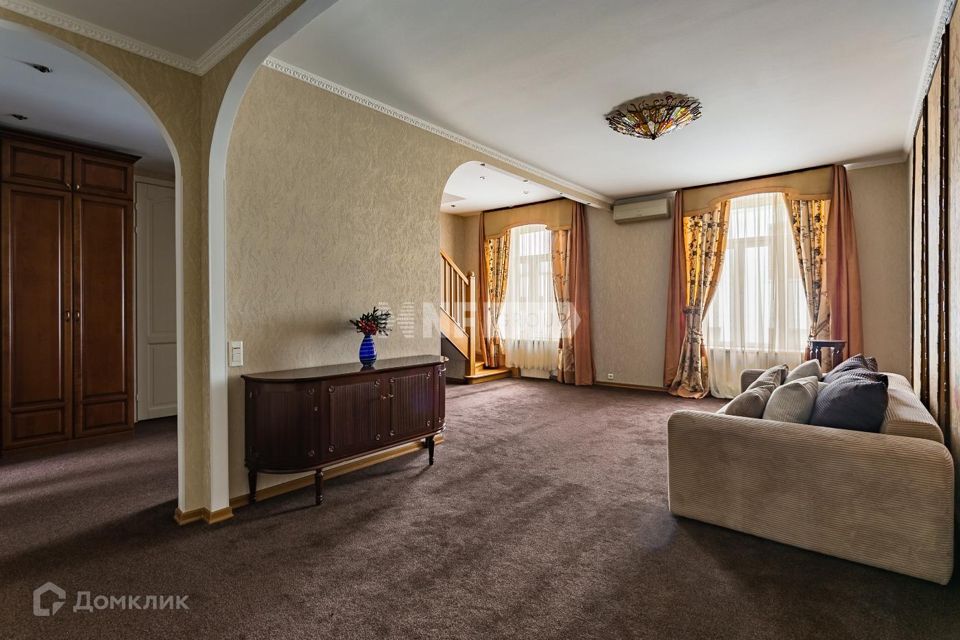 Продаётся 6-комнатная квартира, 250 м²