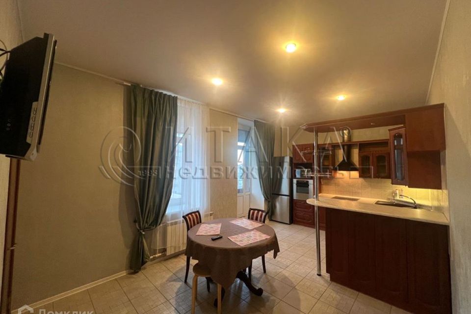 Сдаётся 3-комнатная квартира, 131 м²