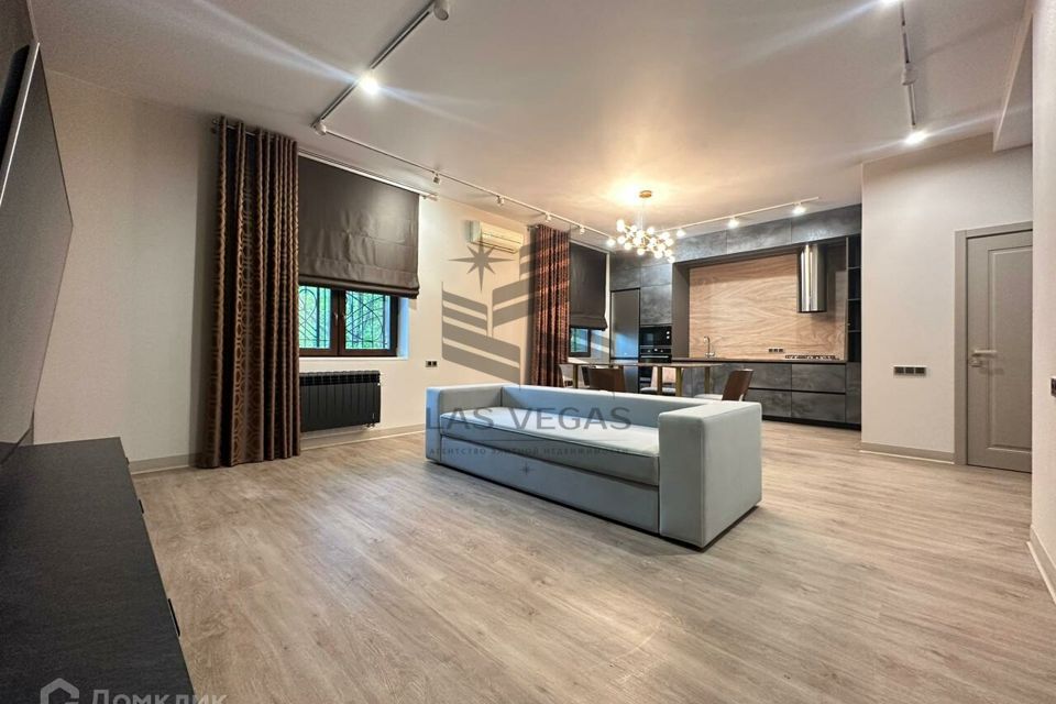 Сдаётся 2-комнатная квартира, 95 м²