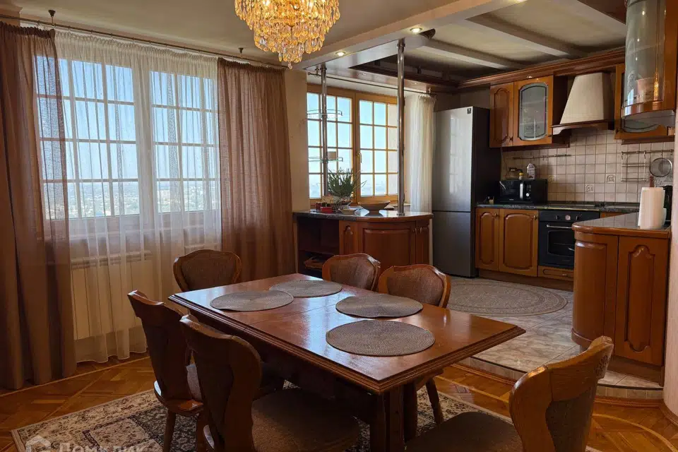 Продаётся 3-комнатная квартира, 114 м²