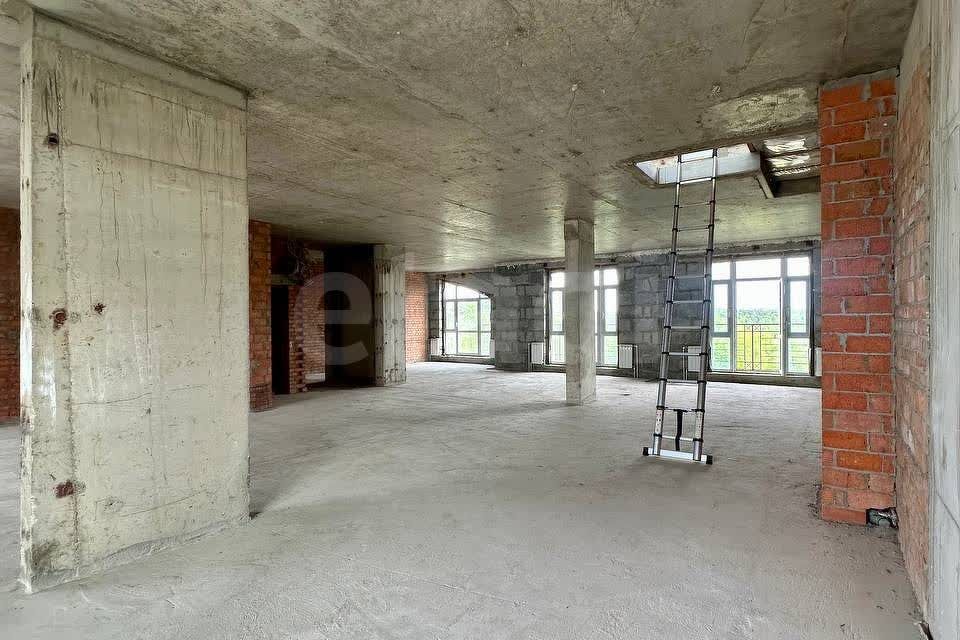 Продаётся 3-комнатная квартира, 165.4 м²