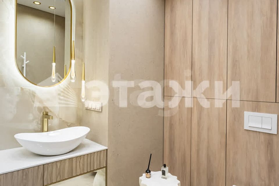 Продаётся 3-комнатная квартира, 104 м²