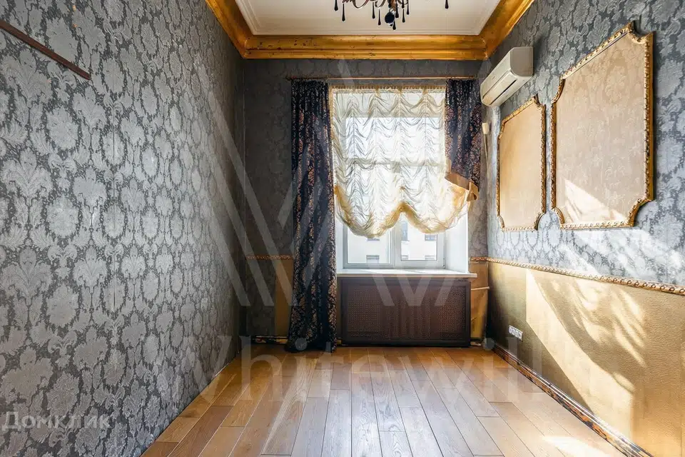 Продаётся 4-комнатная квартира, 144 м²