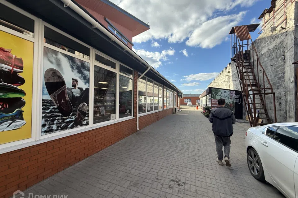 Сдаётся торговое помещение, 120 м²