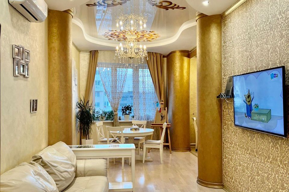 Продаётся 4-комнатная квартира, 121.9 м²