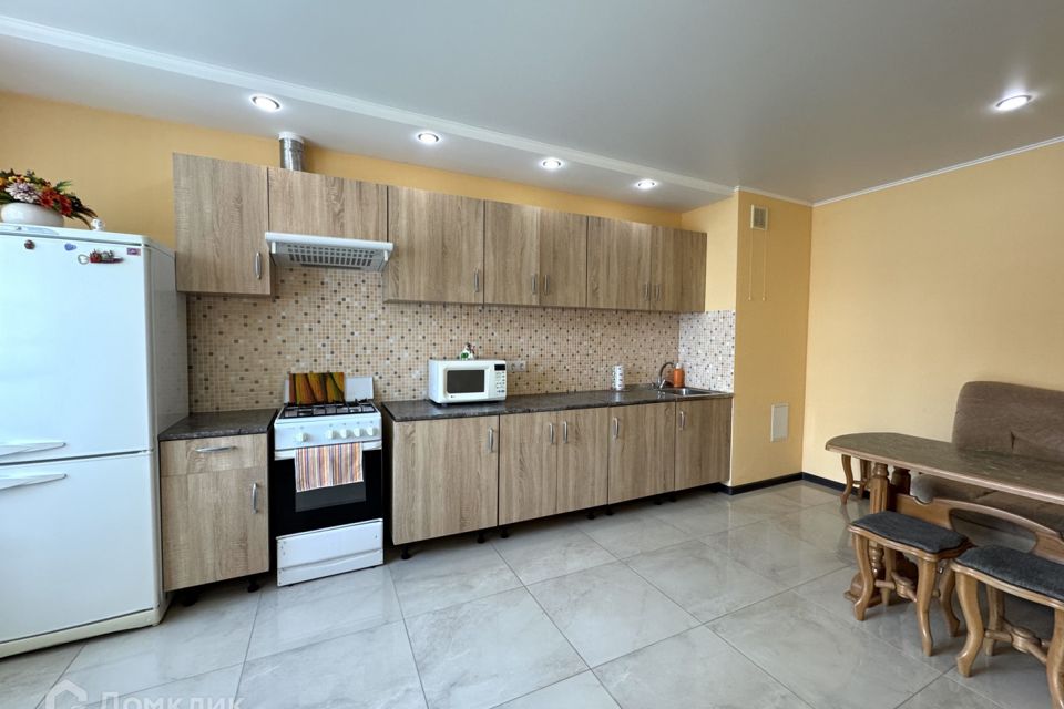 Продаётся 2-комнатная квартира, 69.2 м²