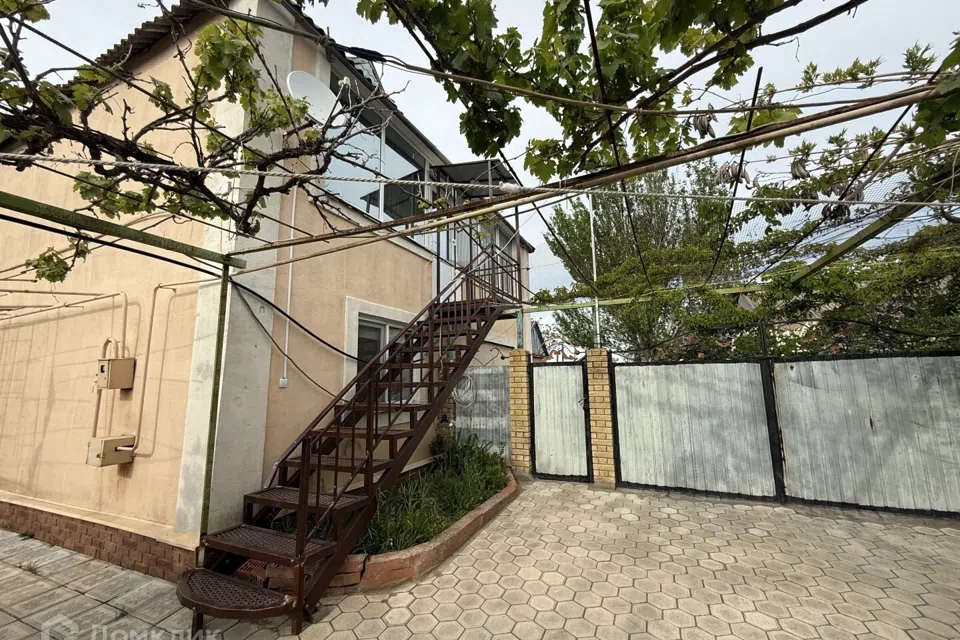 Продаётся 2-этажный дом, 180 м²