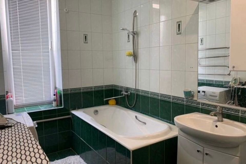 Продаётся 4-комнатная квартира, 90 м²