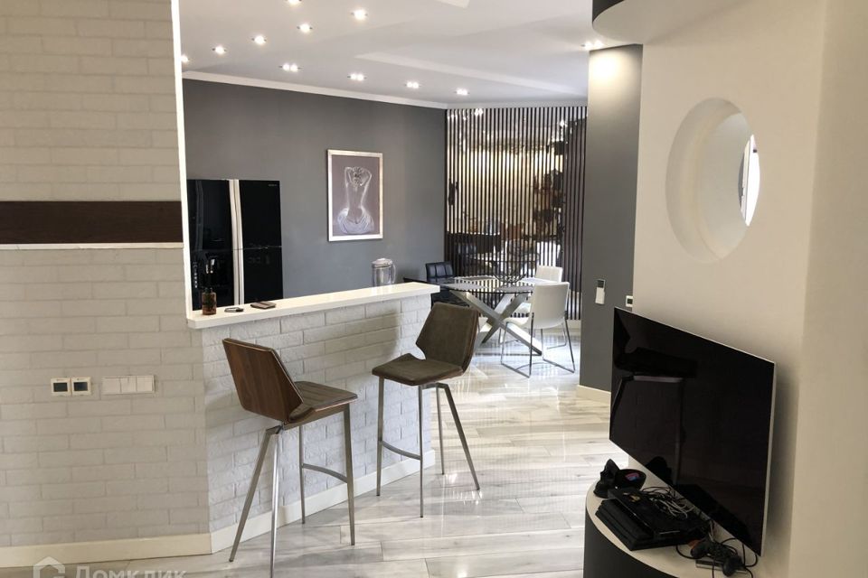 Сдаётся 3-комнатная квартира, 140 м²