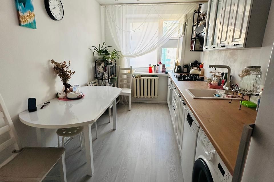 Продаётся 4-комнатная квартира, 70.3 м²
