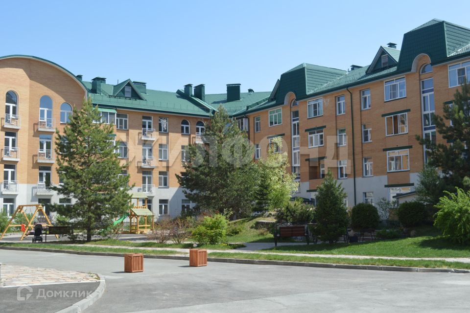 Продаётся 3-комнатная квартира, 105 м²