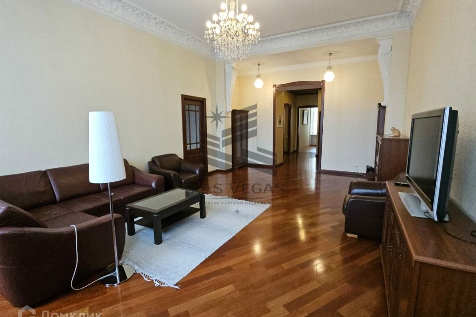 Сдаётся 4-комнатная квартира, 150 м²