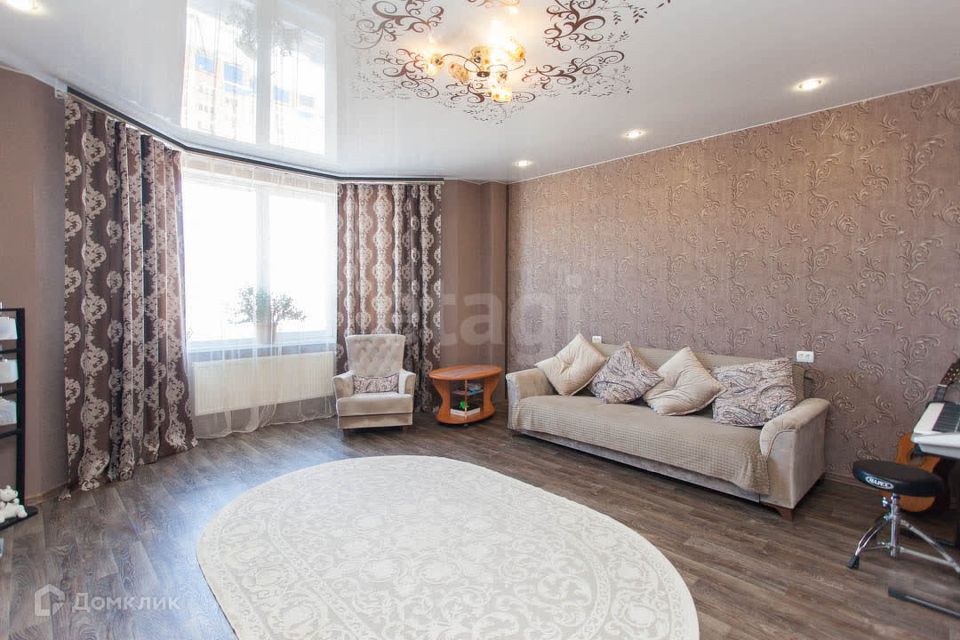 Продаётся 3-комнатная квартира, 122 м²