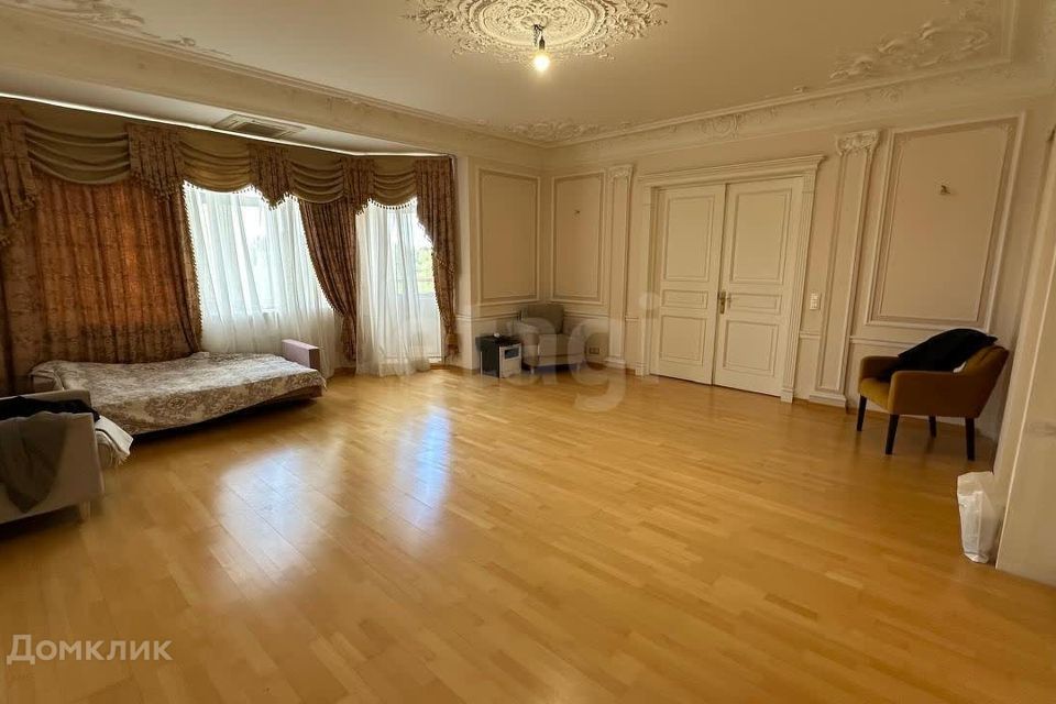 Продаётся 3-комнатная квартира, 152.6 м²