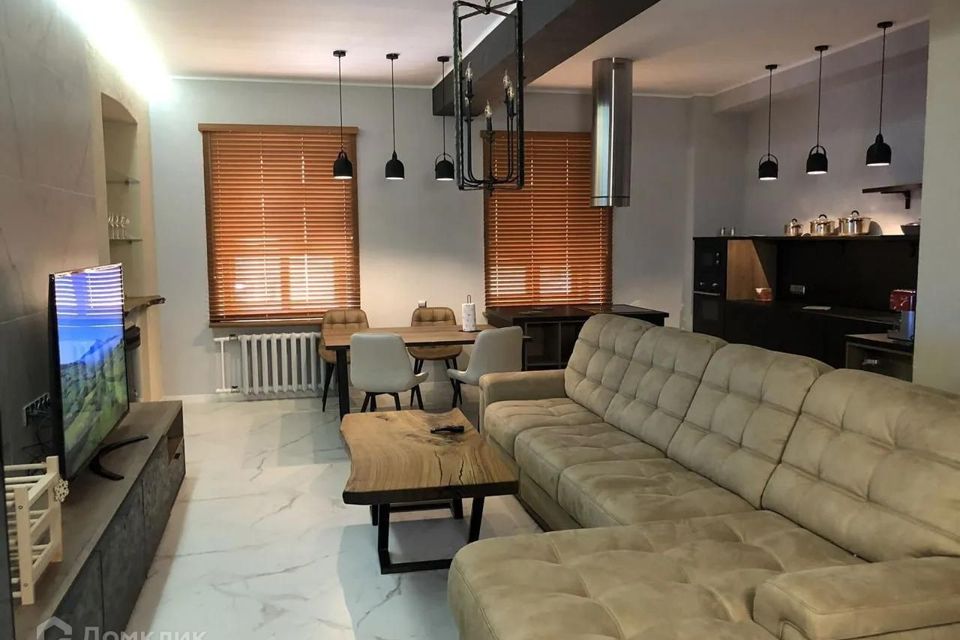Сдаётся 2-комнатная квартира, 112 м²
