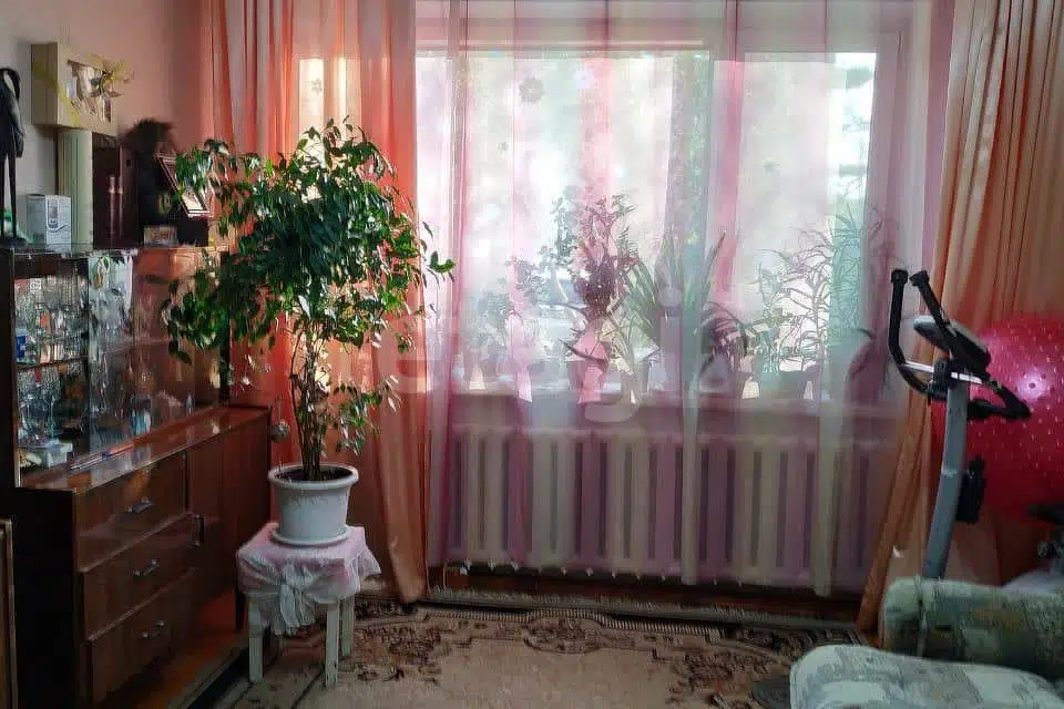 Продаётся 4-комнатная квартира, 74 м²