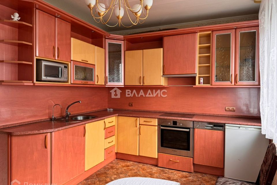 Сдаётся 2-комнатная квартира, 72 м²
