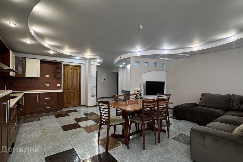 Продаётся 3-комнатная квартира, 153 м²