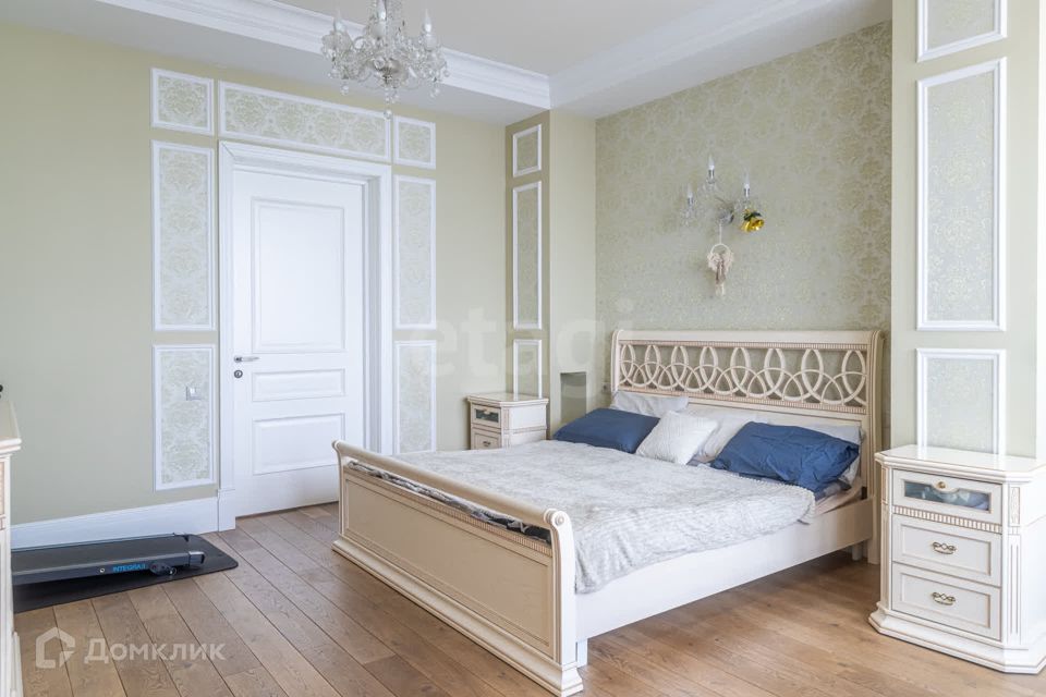 Продаётся 4-комнатная квартира, 140 м²