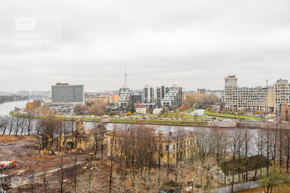 Продаётся 3-комнатная квартира, 180 м²