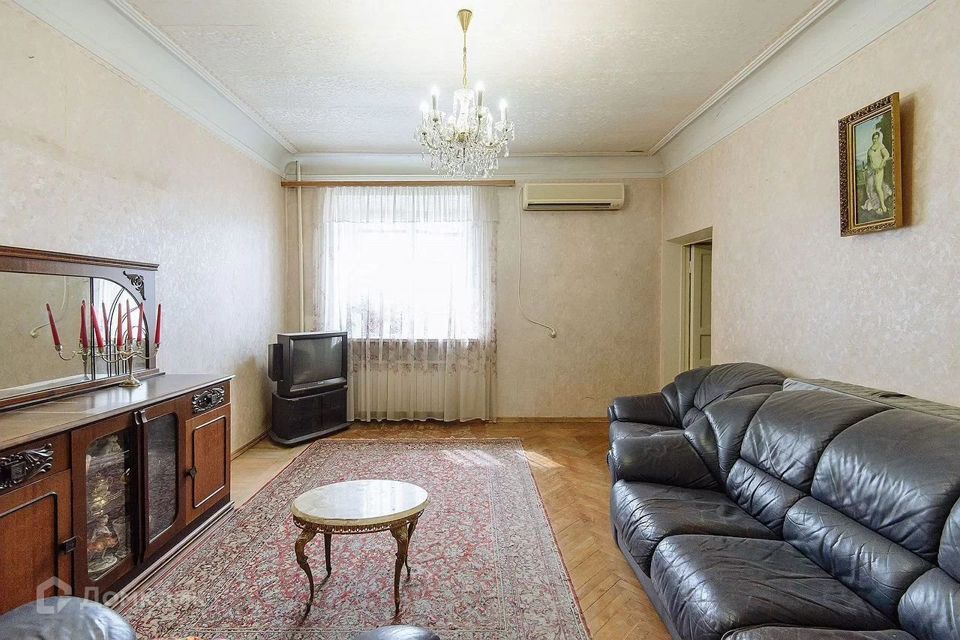 Продаётся 4-комнатная квартира, 100 м²