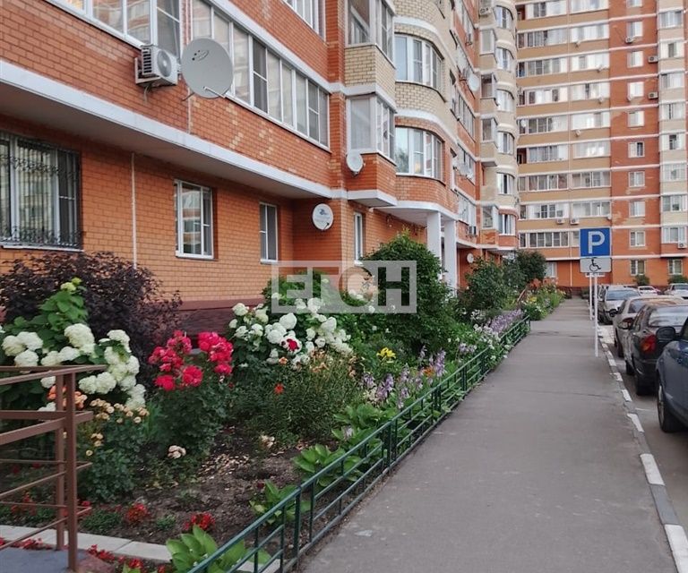 Продаётся 4-комнатная квартира, 132 м²