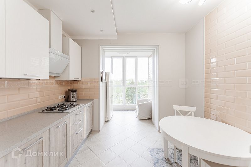 Продаётся 6-комнатная квартира, 202 м²