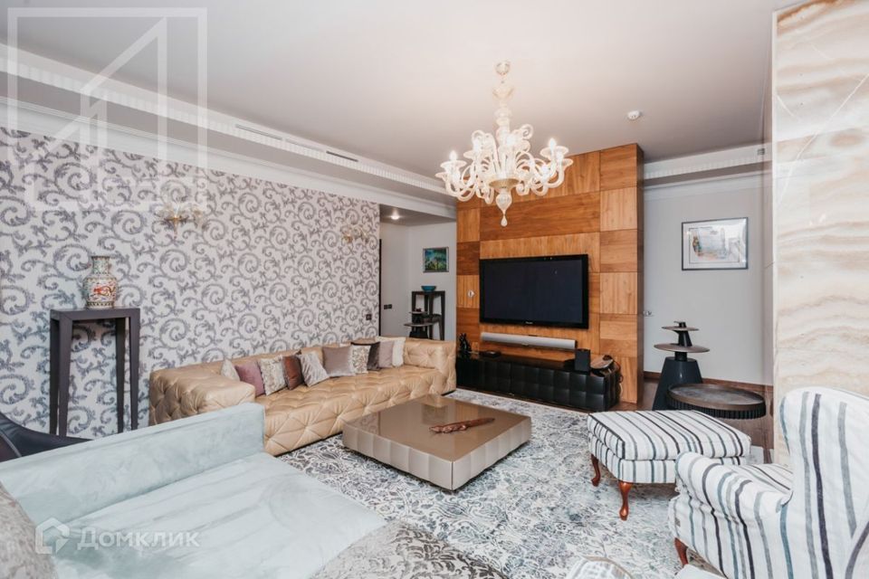 Сдаётся 5-комнатная квартира, 220 м²