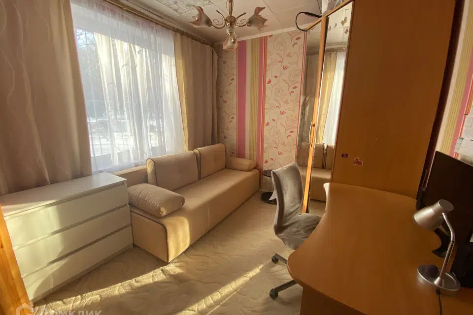 Продаётся 4-комнатная квартира, 62.9 м²