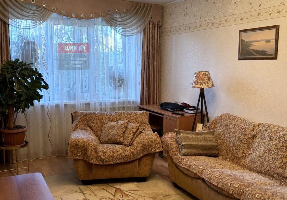 Продаётся 4-комнатная квартира, 61.3 м²