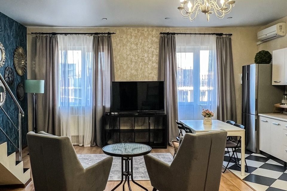 Сдаётся 2-комнатная квартира, 82.5 м²