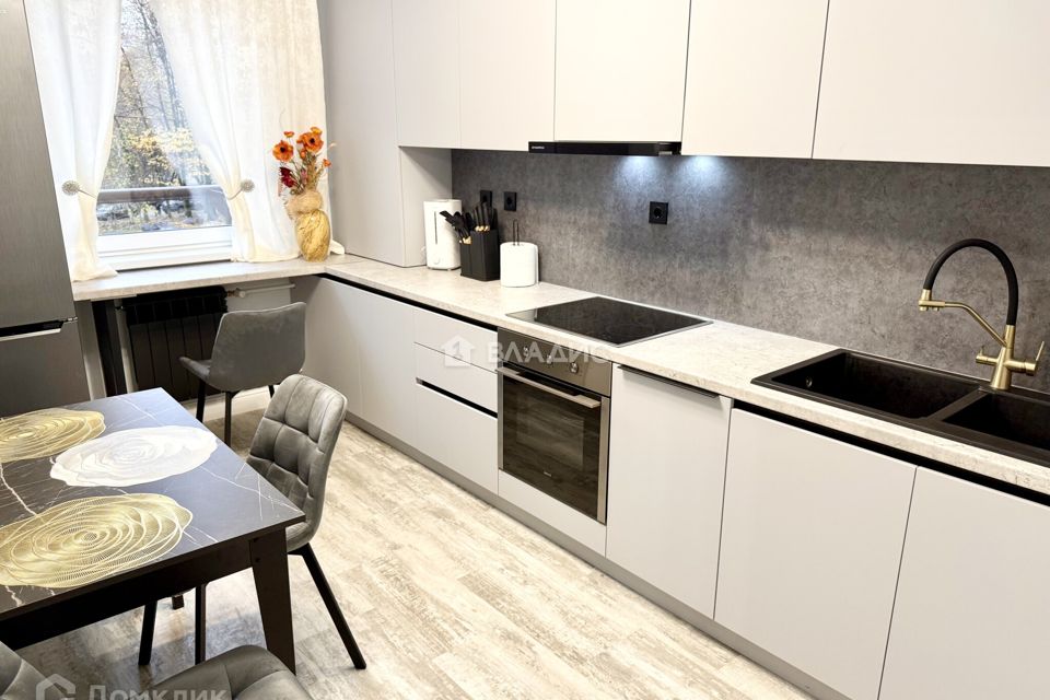 Продаётся 1-комнатная квартира, 42.1 м²