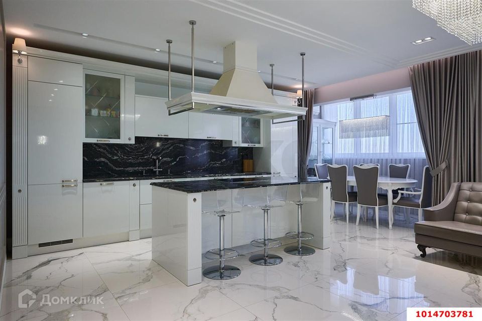 Продаётся 3-комнатная квартира, 175 м²