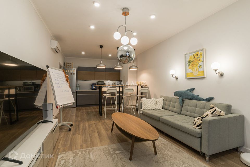 Продаётся 1-комнатная квартира, 87 м²