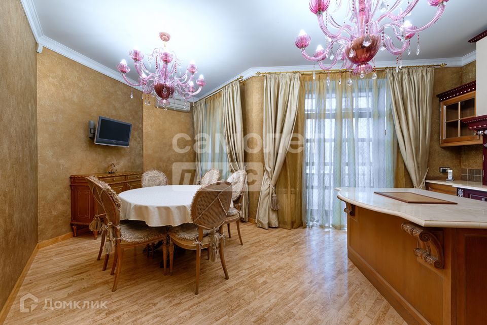 Продаётся 6-комнатная квартира, 249.9 м²