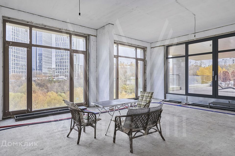 Продаётся 5-комнатная квартира, 350 м²