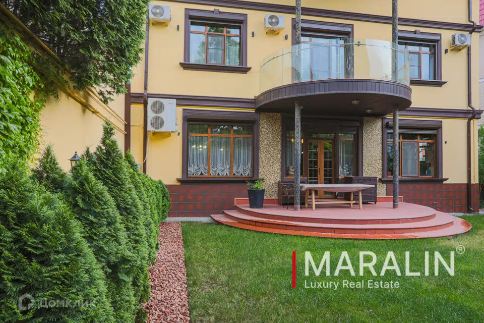 Продаётся 3-этажный дом, 486 м²