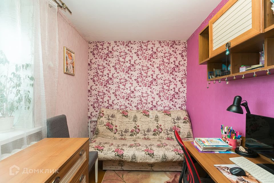 Продаётся 4-комнатная квартира, 60.4 м²