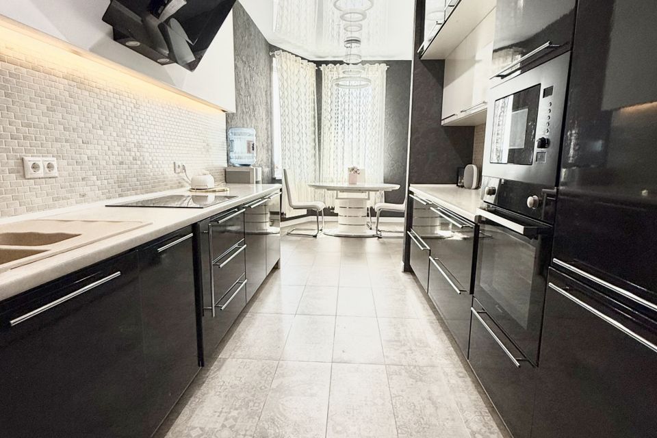 Продаётся 2-комнатная квартира, 112.3 м²