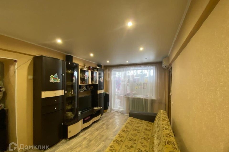 Продаётся 4-комнатная квартира, 57.9 м²