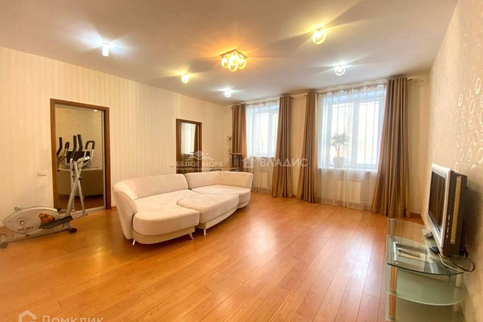 Продаётся 5-комнатная квартира, 143 м²