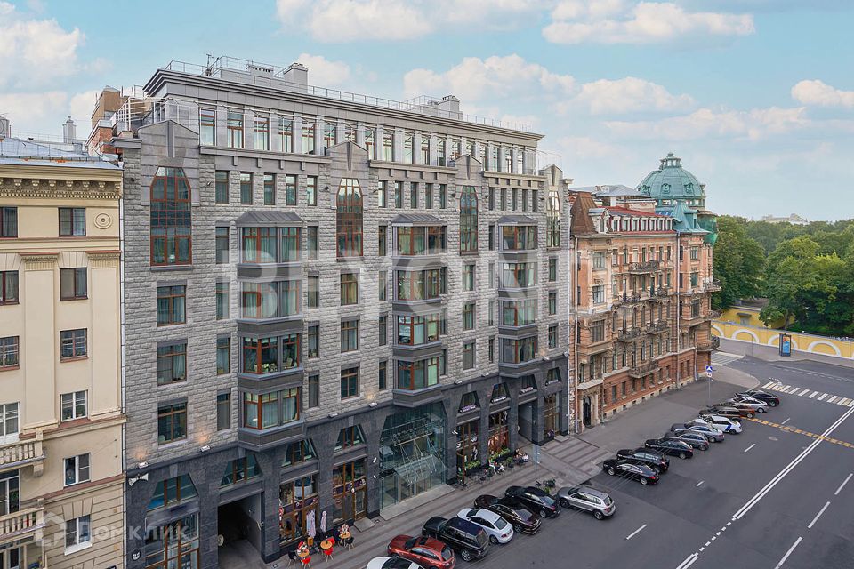 Продаётся 4-комнатная квартира, 176 м²