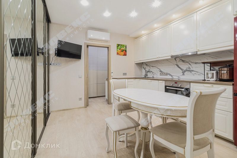 Продаётся 2-комнатная квартира, 67.6 м²