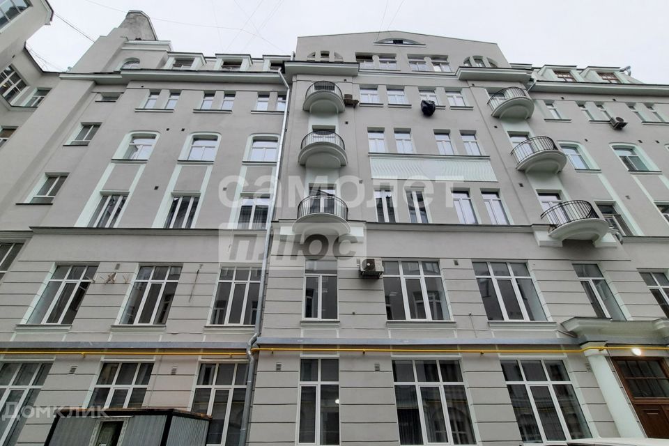 Продаётся 10-комнатная квартира, 240 м²