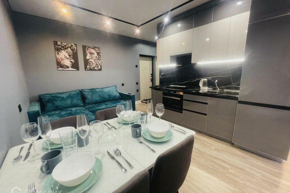 Продаётся 1-комнатная квартира, 42 м²