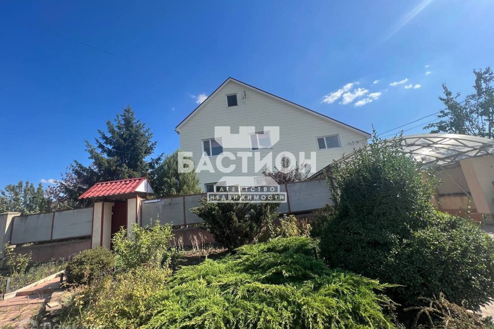 Продаётся 3-этажный дом, 300 м²