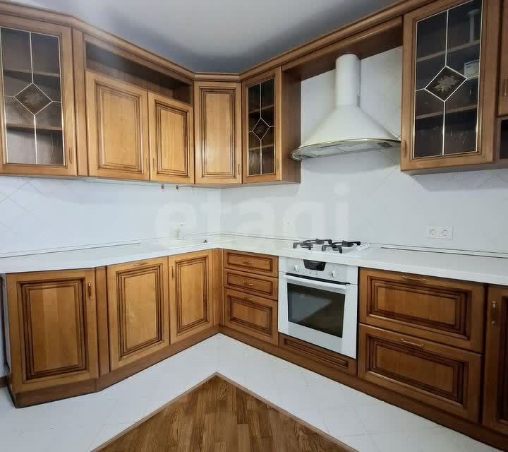 Продаётся 3-комнатная квартира, 139.4 м²