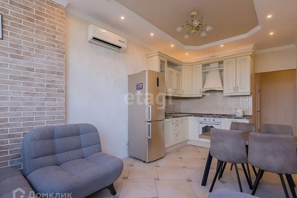 Продаётся 1-комнатная квартира, 49.7 м²