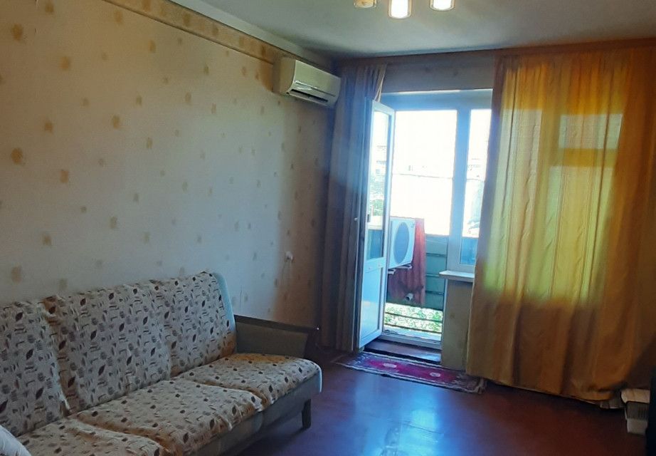Продаётся 4-комнатная квартира, 74.9 м²