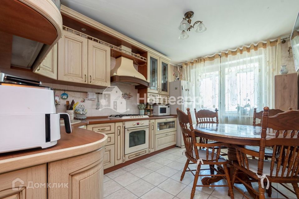 Продаётся 4-комнатная квартира, 118.4 м²